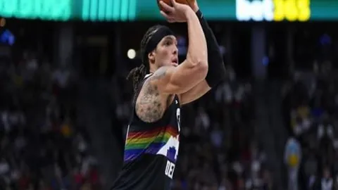 荣耀之师分崩离析，水晶宫双冠荣耀后遭遇“瘦身之痛”：中流砥柱球队如何逆境求生，未来抉择之路何在？